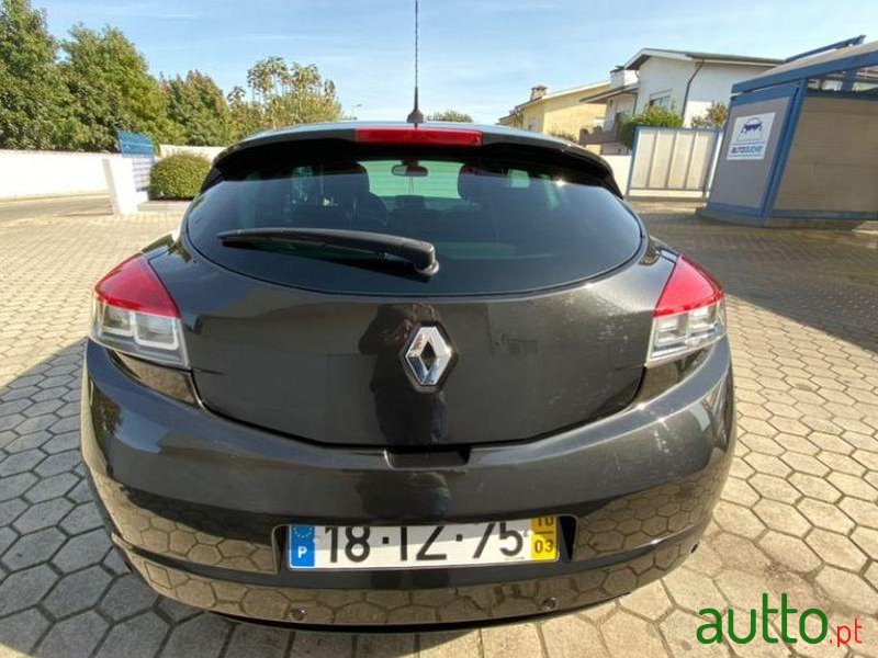 2010' Renault Megane Coupe photo #4