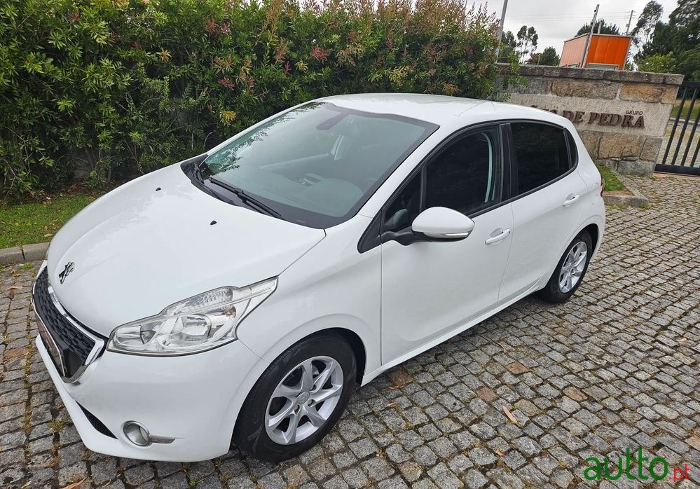 2013' Peugeot 208 photo #5