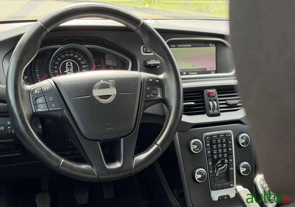 2014' Volvo V40 D2 Momentum photo #4