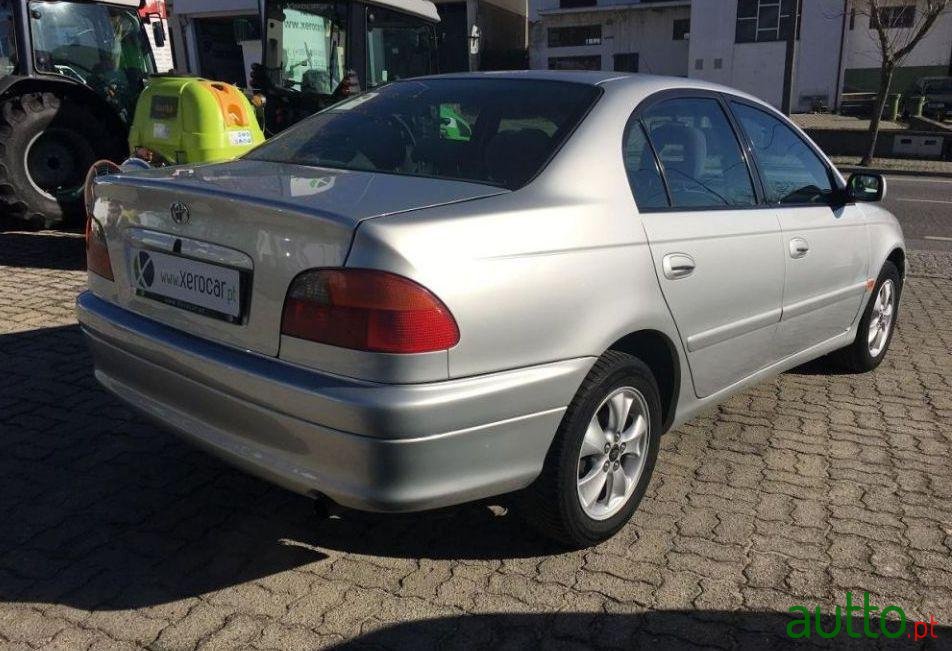1999' Toyota Avensis Liftback 1.6 Sol photo #2