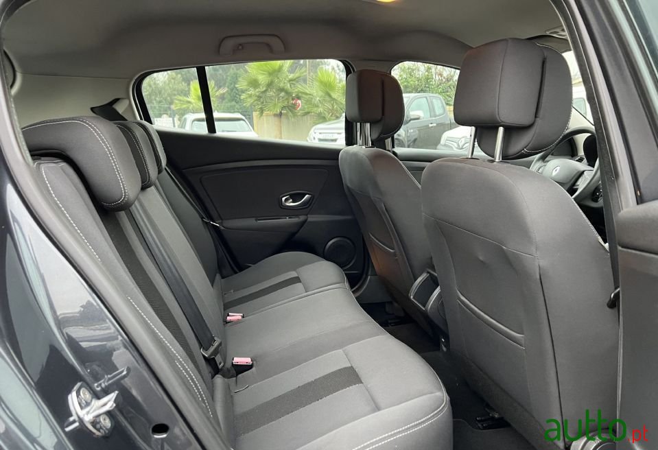 2010' Renault Megane photo #6