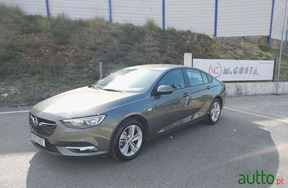 2017' Opel Insignia Grand Sport photo #1