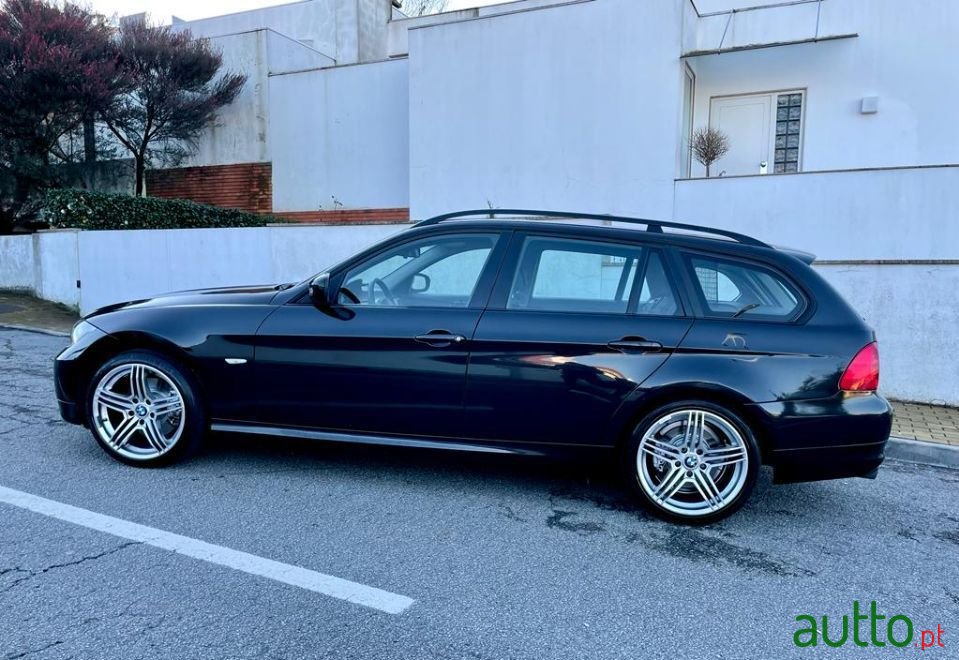 2009' BMW 320 Sport photo #4