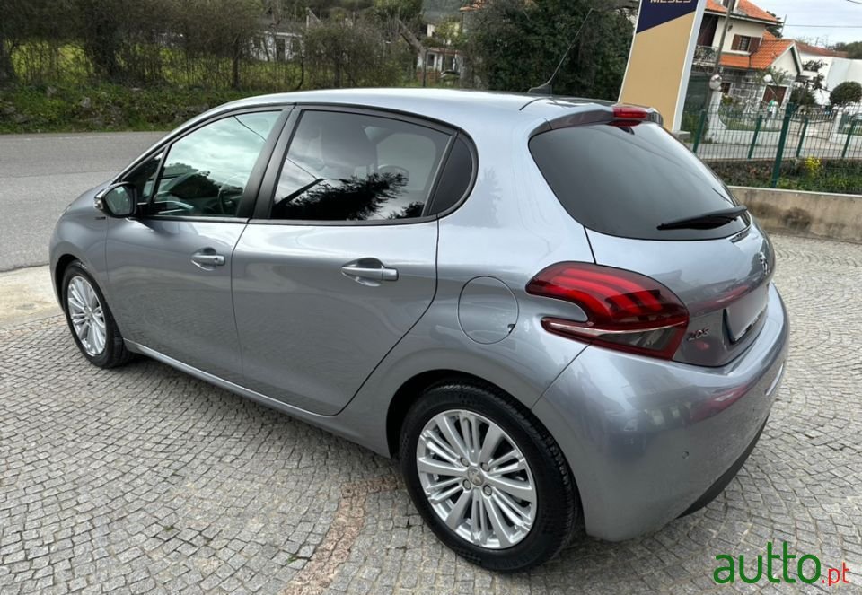 2019' Peugeot 208 photo #6