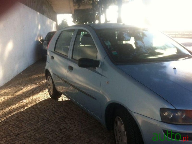 2002' Fiat Punto 5 Portas photo #1