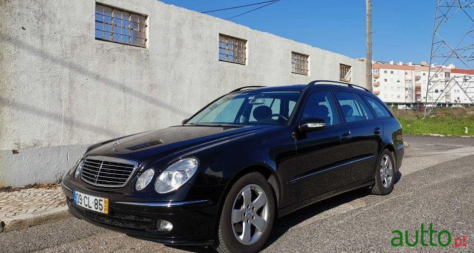 2005' Mercedes-Benz E-220 photo #3
