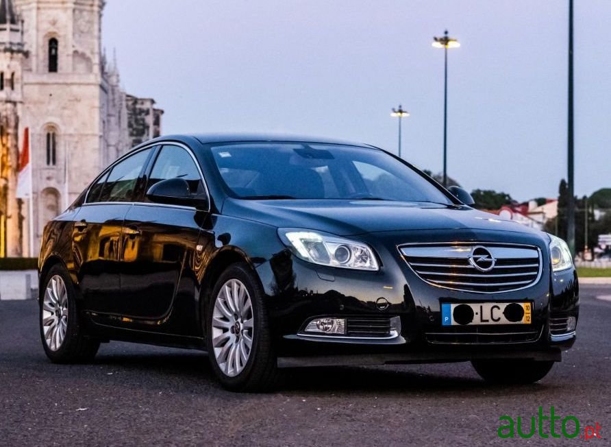 2010' Opel Insignia photo #3