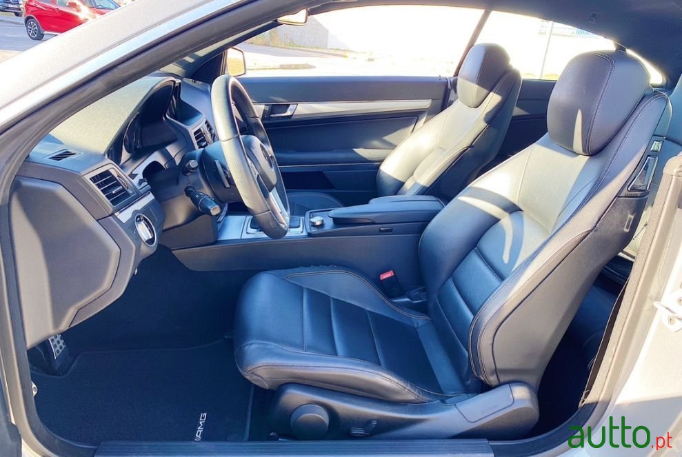 2012' Mercedes-Benz E 250 photo #6