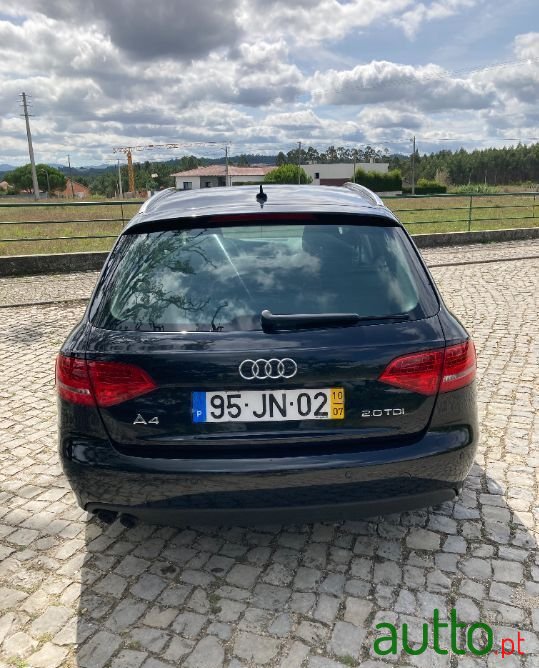 2010' Audi A4 Avant photo #2