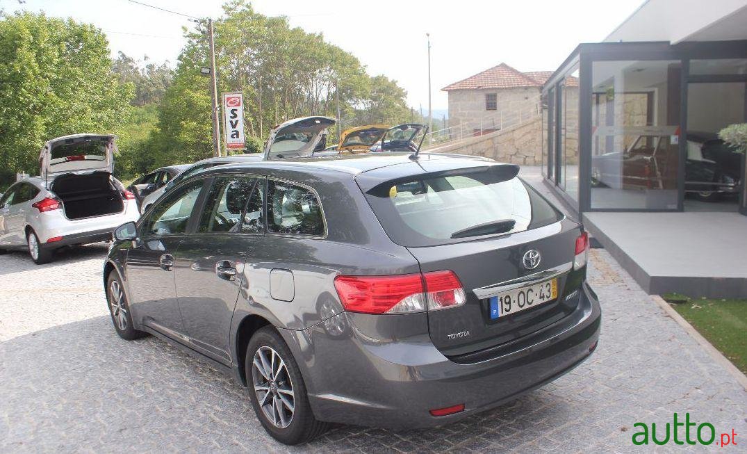 2013' Toyota Avensis 2.0 D4D 125Cv photo #2