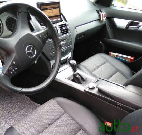 2009' Mercedes-Benz C-250 Blueefficiency photo #1
