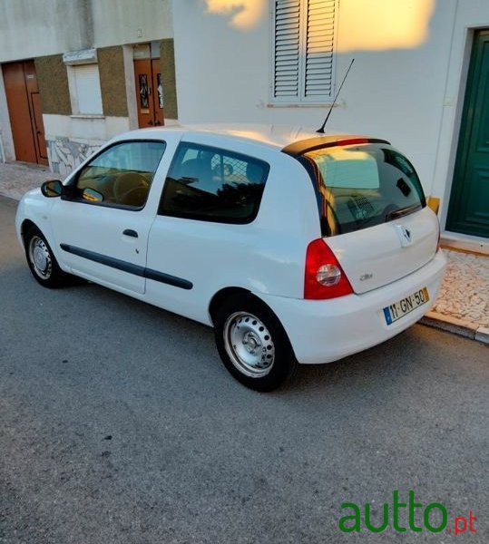2008' Renault Clio photo #3