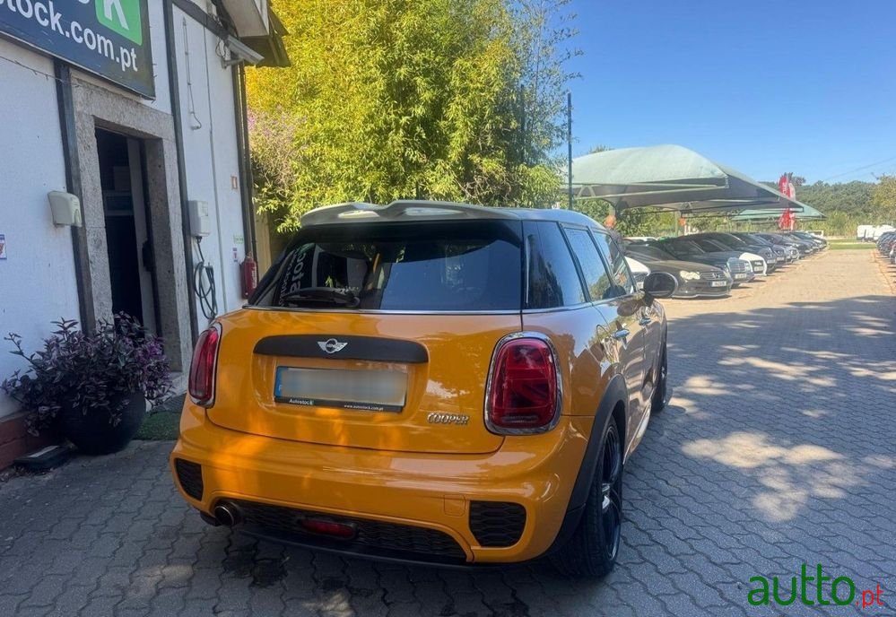 2015' MINI Cooper 5 Portas photo #4