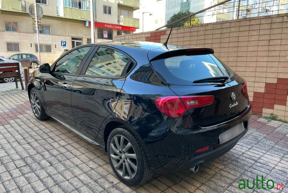 2013' Alfa Romeo Giulietta photo #4