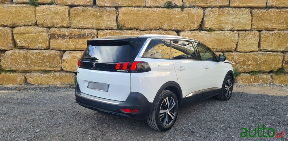 2020' Peugeot 5008 photo #2