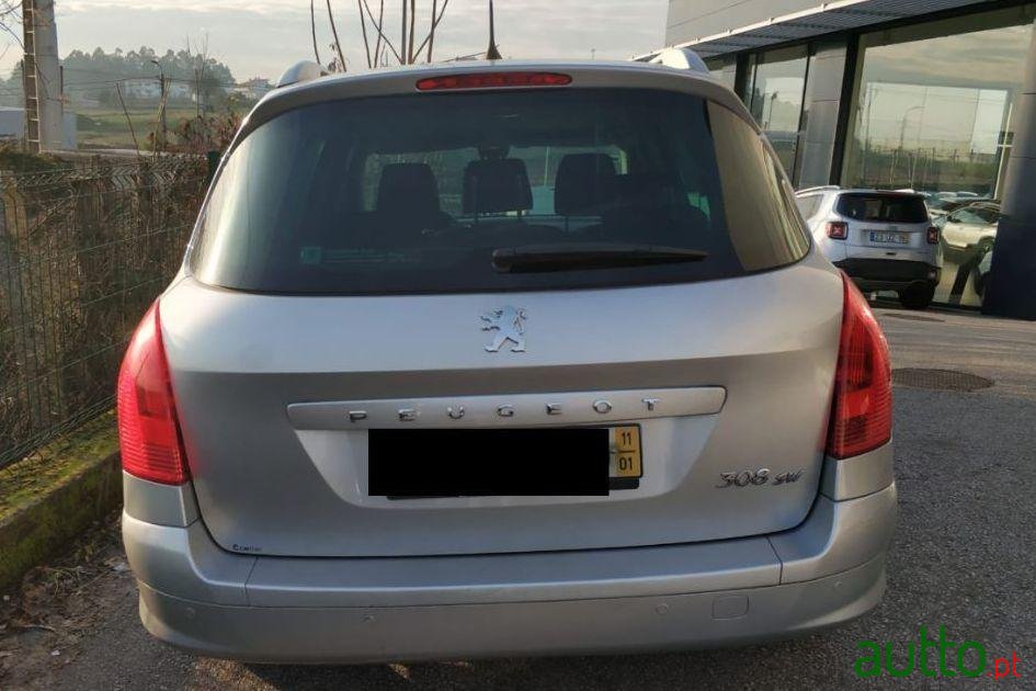 2011' Peugeot 308 Sw photo #2