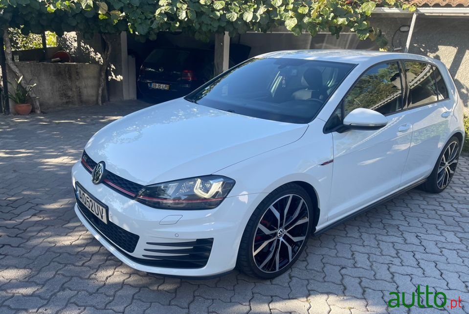 2014' Volkswagen Golf photo #1