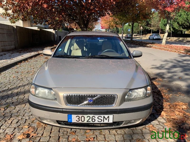 2001' Volvo V70 photo #3