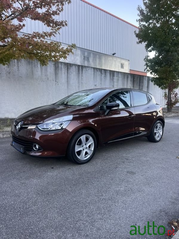 2013' Renault Clio photo #2