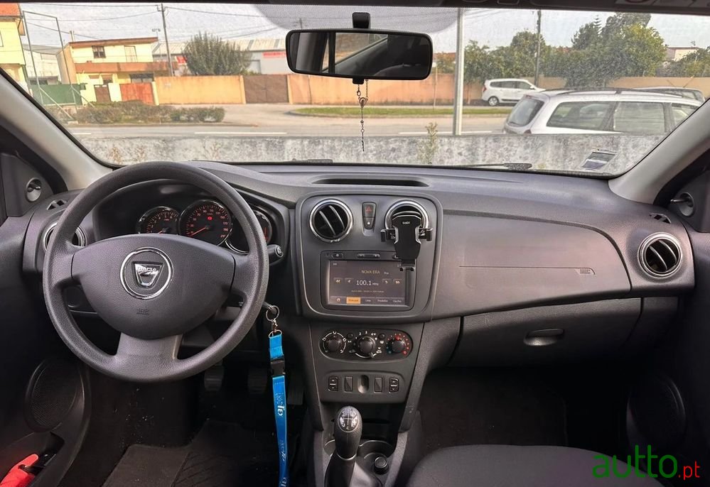 2015' Dacia Sandero photo #6