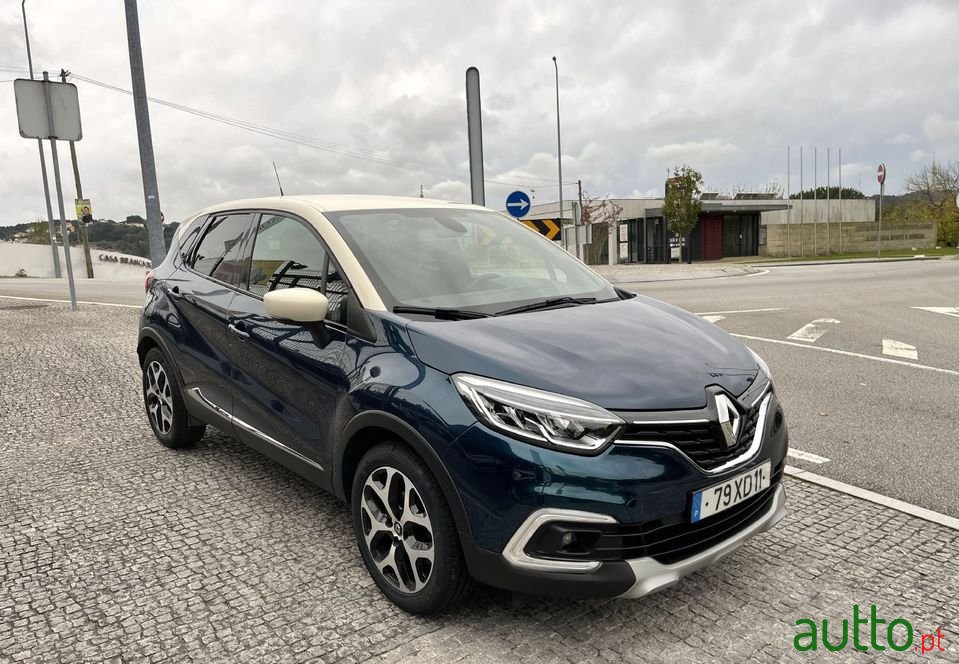 2019' Renault Captur photo #2