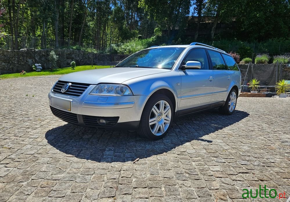 2004' Volkswagen Passat photo #1
