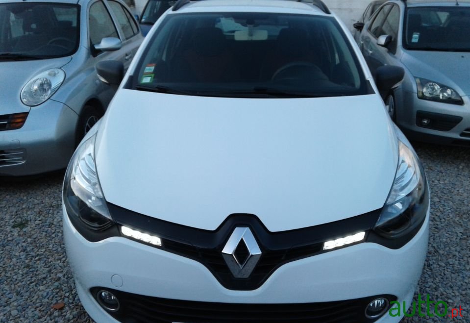 2013' Renault Clio Sport Tourer photo #3