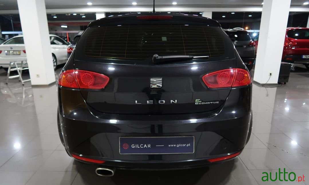 2011' SEAT Leon photo #4