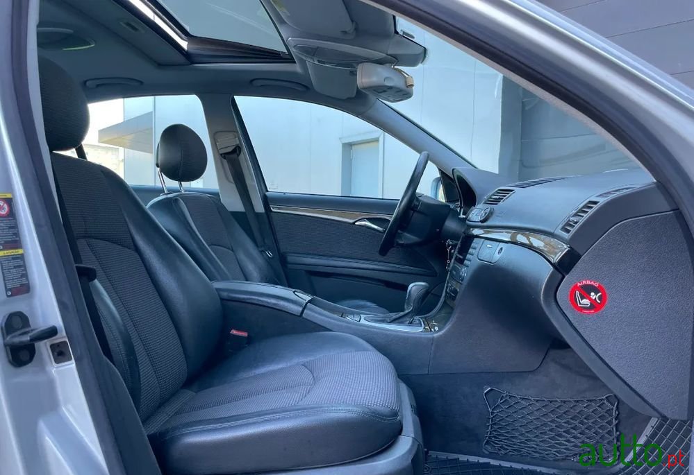 2003' Mercedes-Benz E 220 photo #5