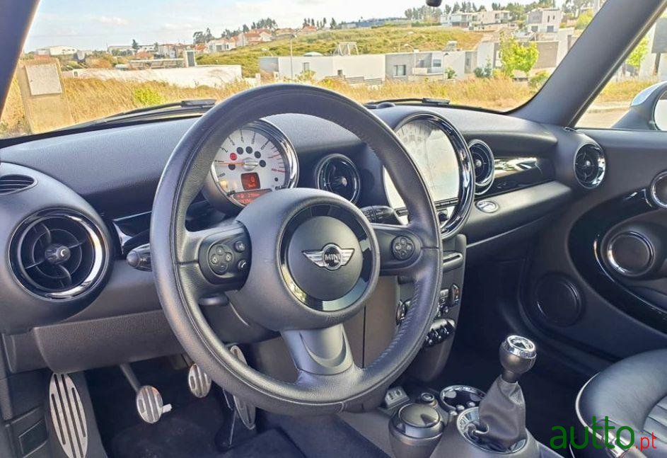 2013' MINI Cooper S photo #4