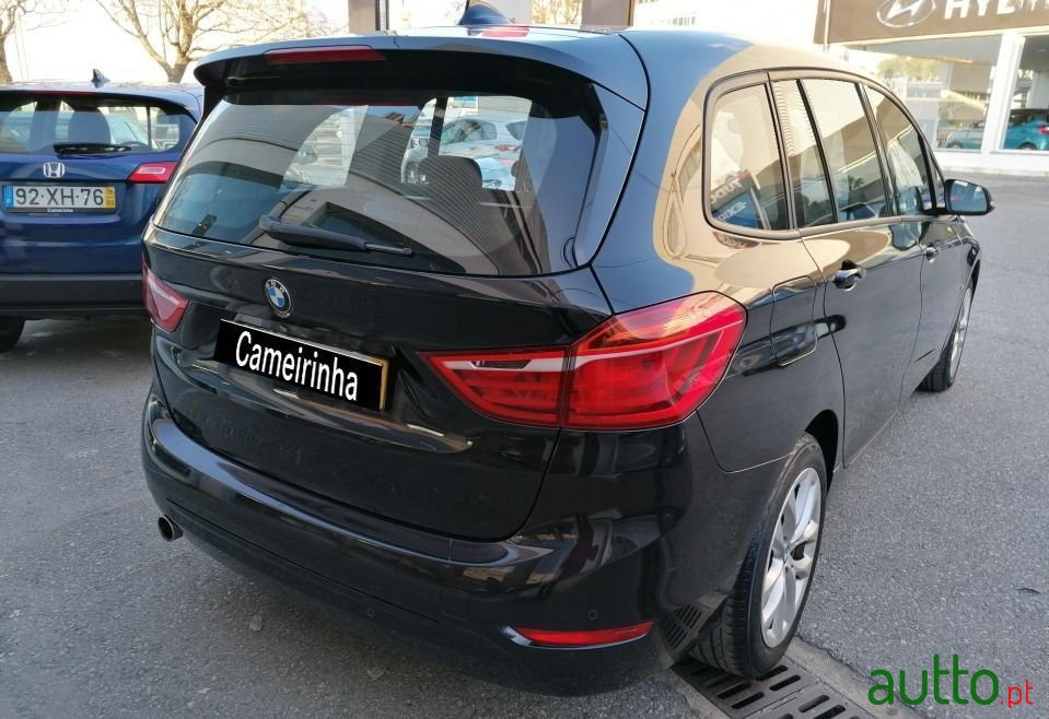 2017' BMW 216 Active Tourer photo #2