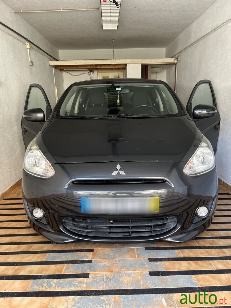 2014' Mitsubishi Space Star photo #2