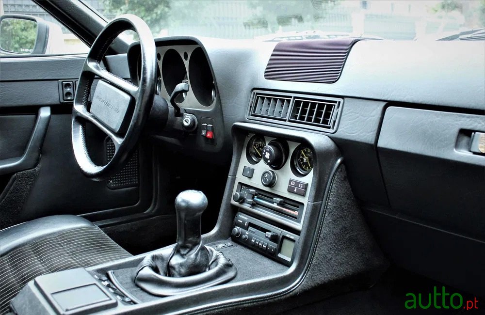 1984' Porsche 944 photo #3