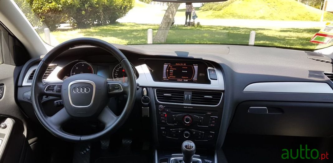 2011' Audi A4 Avant photo #5