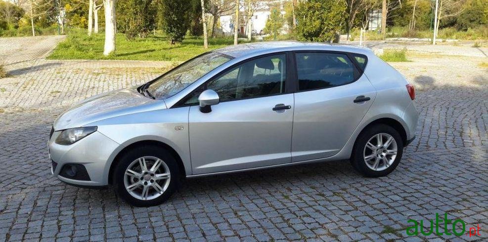 2011' SEAT Ibiza photo #1