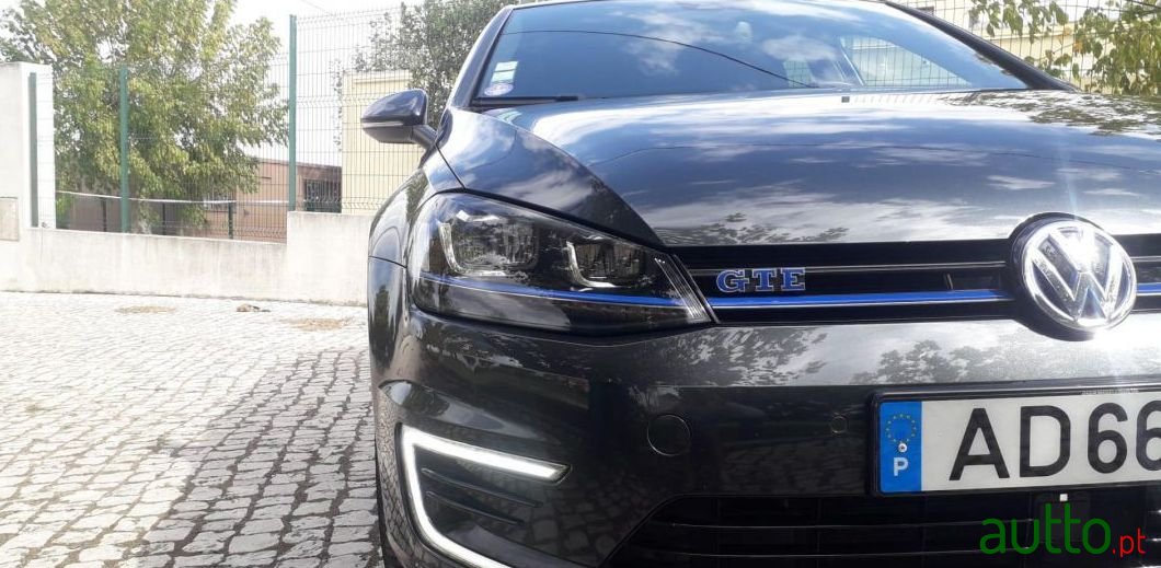 2015' Volkswagen Golf photo #3