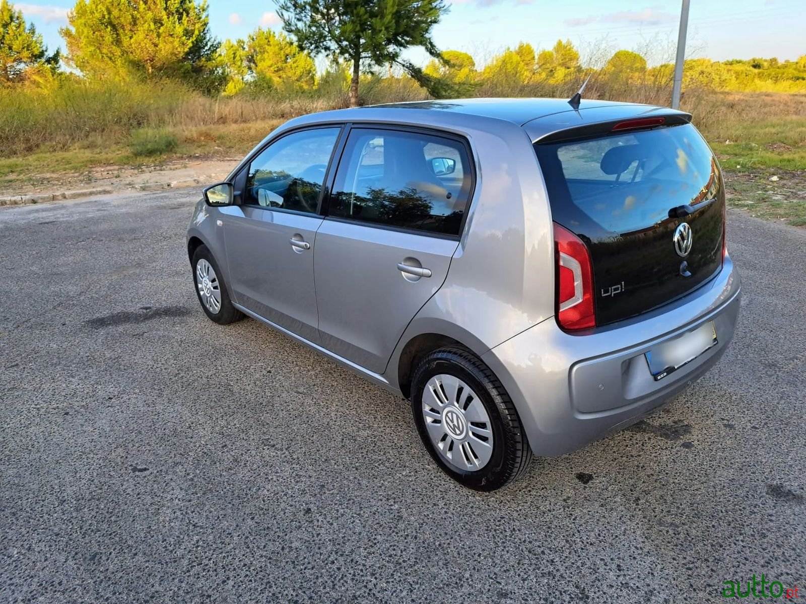 2013' Volkswagen Up photo #4