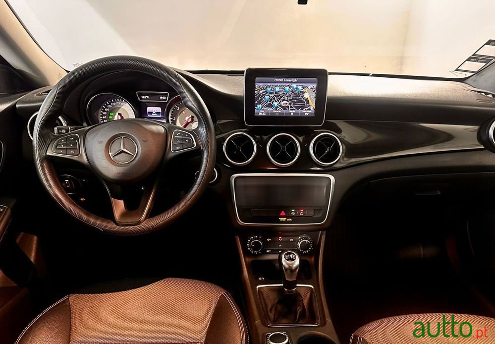 2016' Mercedes-Benz CLA 180 photo #2