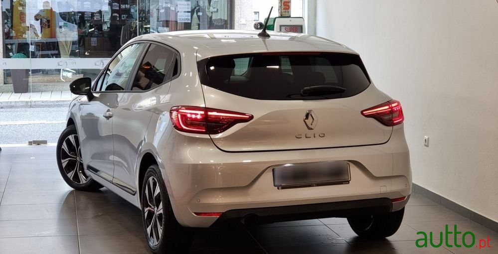 2023' Renault Clio photo #2