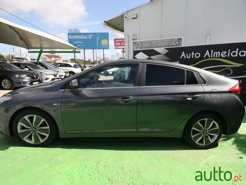 2019' Hyundai Ioniq photo #3