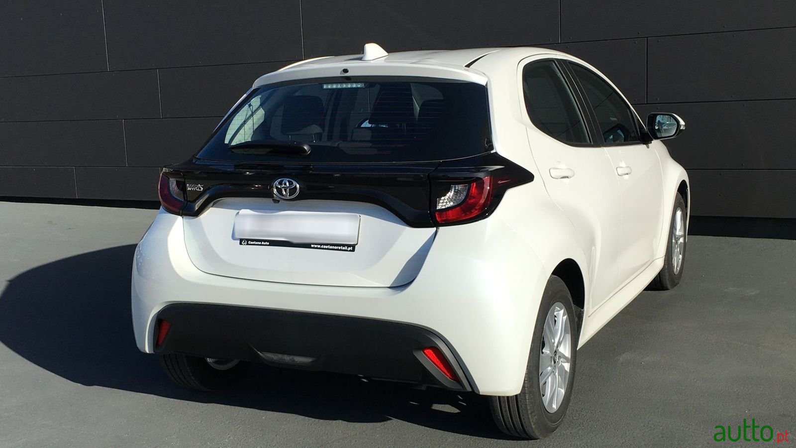 2021' Toyota Yaris photo #2