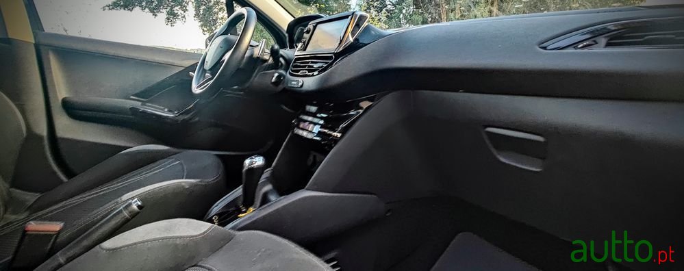 2013' Peugeot 208 photo #5