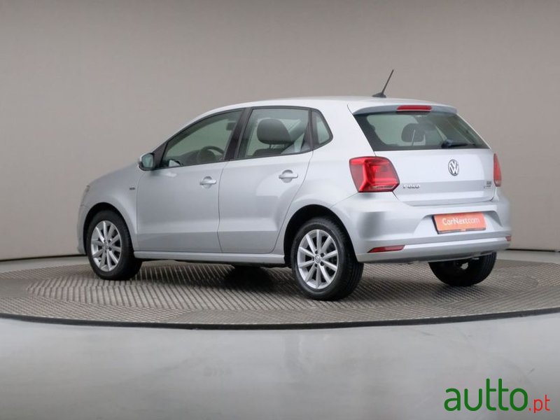 2015' Volkswagen Polo photo #2