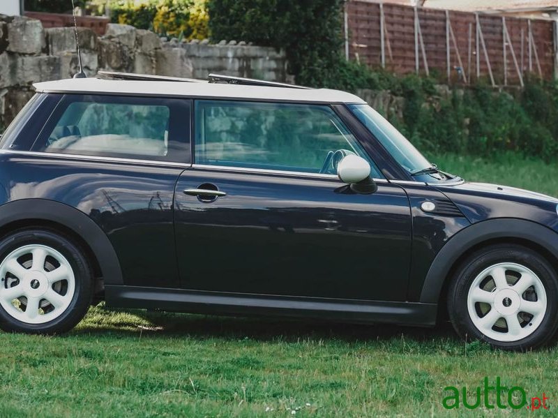 2008' MINI One 3 Portas photo #5