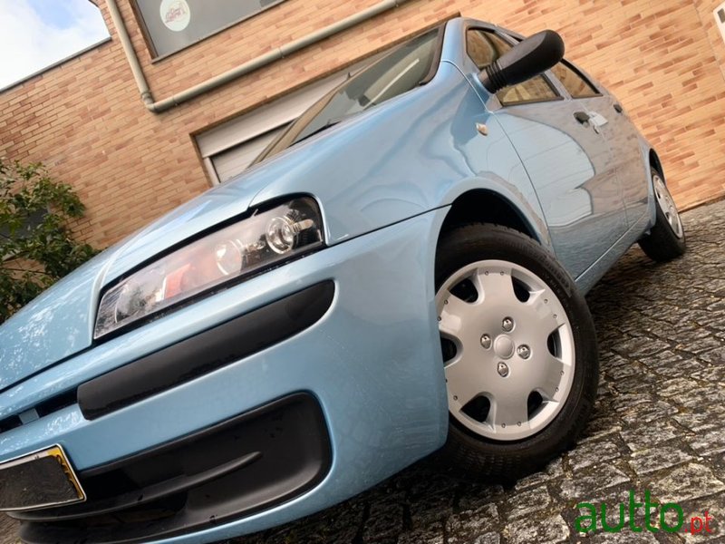 2002' Fiat Punto photo #1