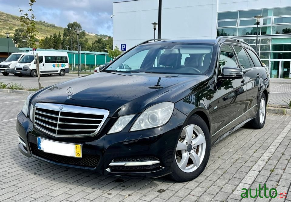 2011' Mercedes-Benz E-250 photo #1