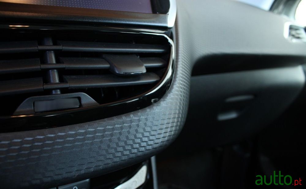 2016' Peugeot 2008 photo #5