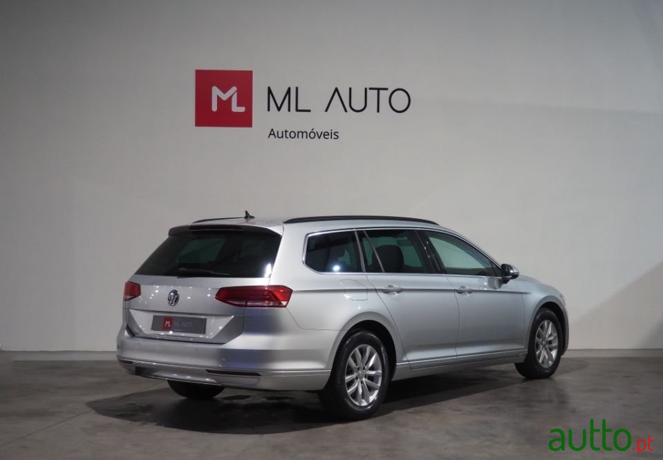 2017' Volkswagen Passat Variant photo #4