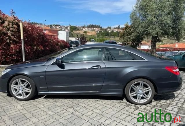 2012' Mercedes-Benz E-220 photo #1