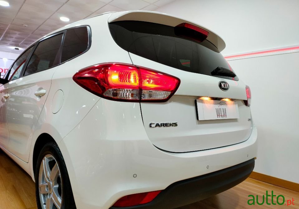 2015' Kia Carens photo #4